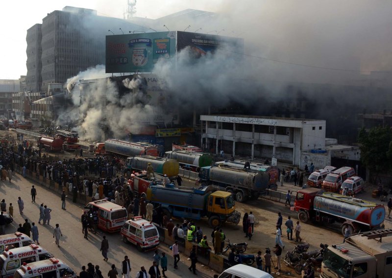 Više od 60 nestalih u požaru trgovačkog centra: Spasioci izvukli 11 tijela