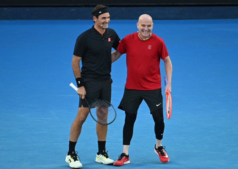 Nastao je urnebes kada je legendarni tenisač usred meča izvrijeđao Agassija: 'Baš si š...k!'