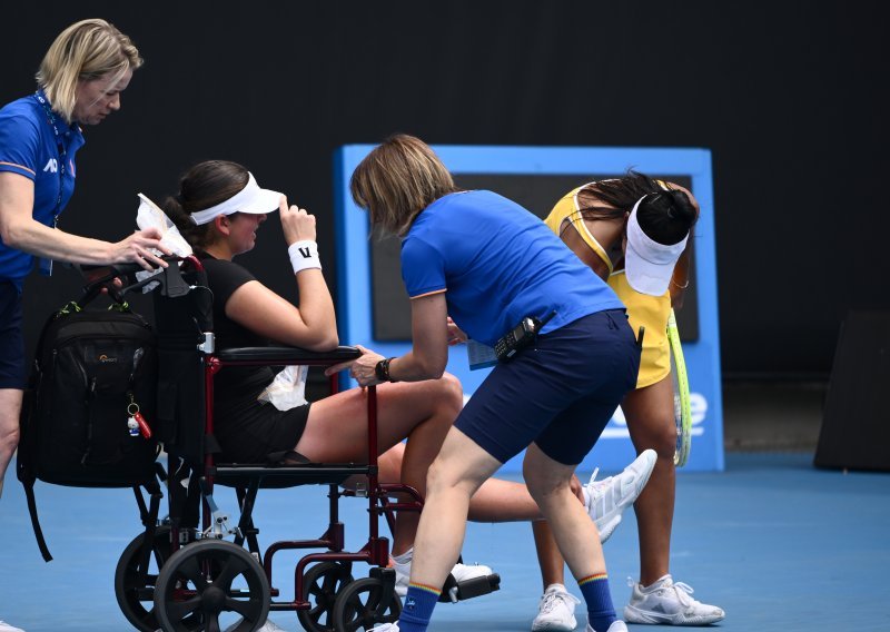 Strašne scene na Australian Openu: Crnogorka se srušila na terenu