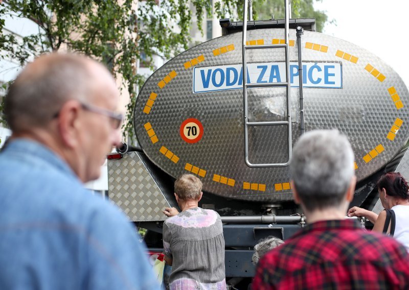Zbog puknuća cijevi dio Zagrepčana bez vode