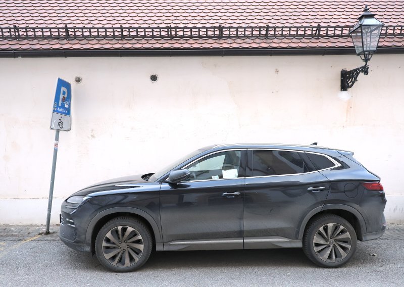 FOTO Neobična poruka osvanula na automobilu. Evo što je napisao ljutiti Zagrepčanin