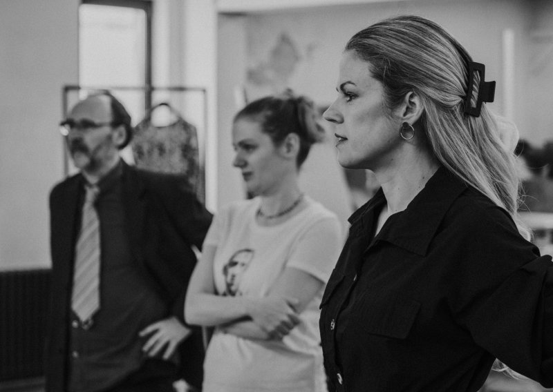 Što se događa kad obiteljska komedija preraste u društveni lom: britanska drama nova premijera HNK-a Osijek