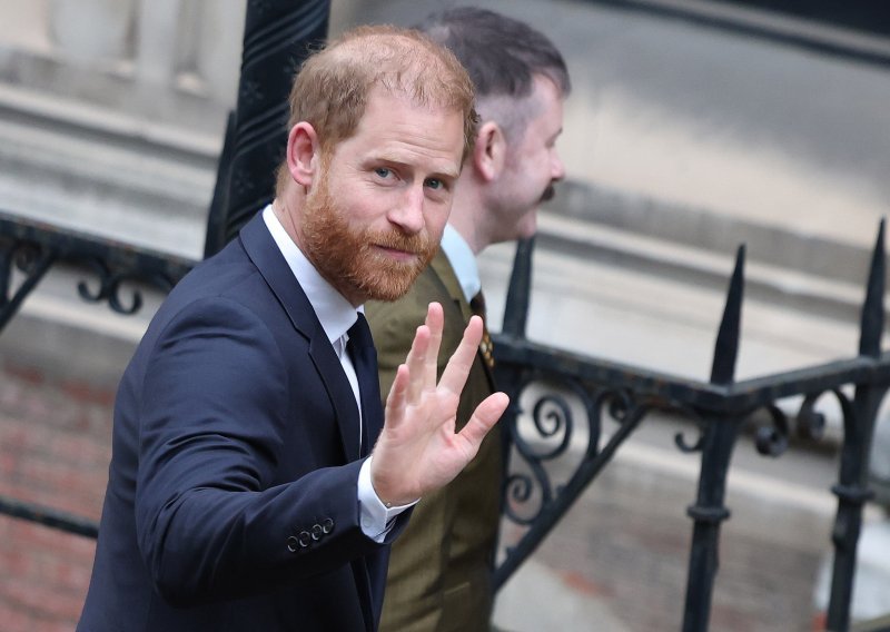 Princ Harry krenuo u konačni obračun s tabloidima, a ovaj put ima i slavne saveznike