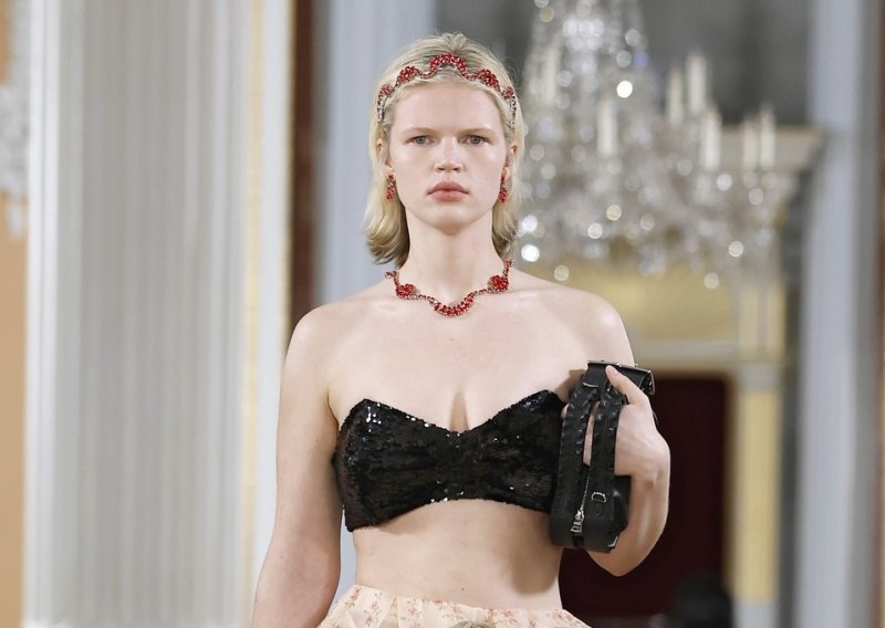 Zvijezda stajlinga: Ova suknja je kao stvorena za sve posebne prilike