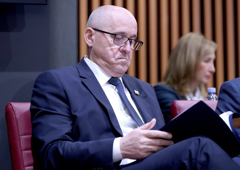 Bačić potpisao ugovor za gradnju zgrade u zagrebačkom Blatu: Primit će zaštićene najmoprimce