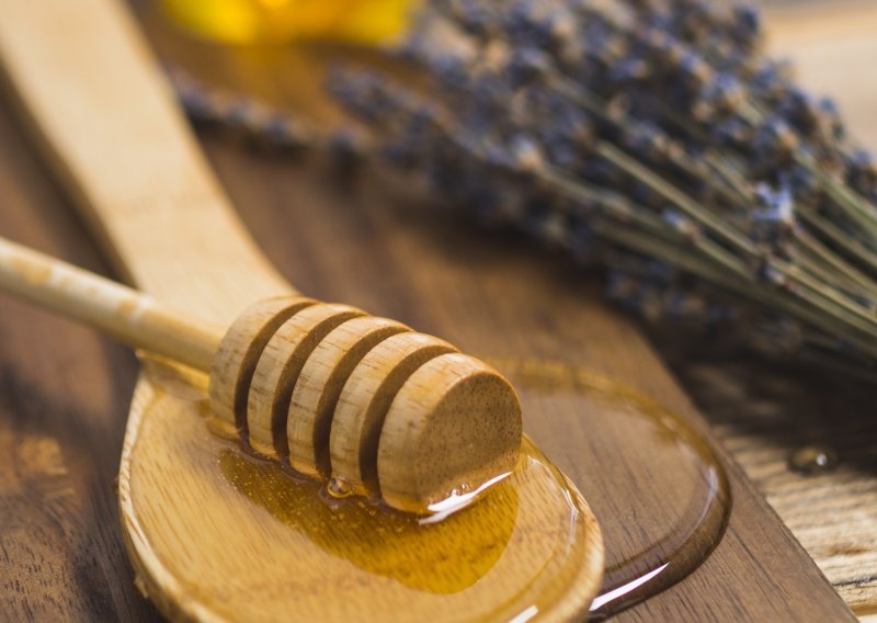 Mislite da je med samo za čaj? Ovi trikovi promijenit će vam svakodnevicu