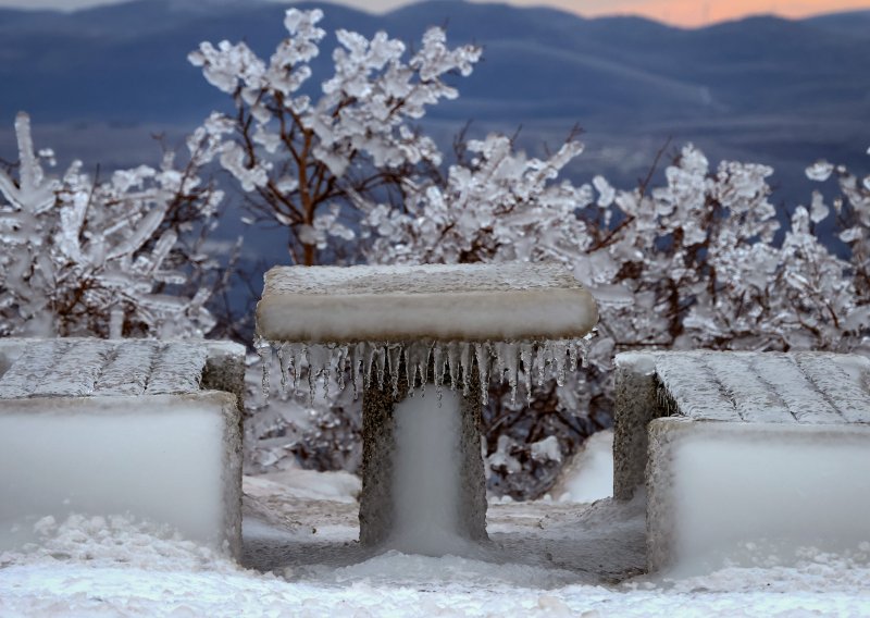 Narančasti meteoalarm oglašen zbog izrazite hladnoće: Nastavak tjedna vrlo nestabilan