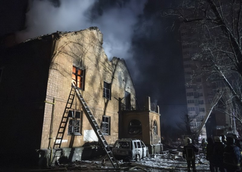 Rusi raketama i rojevima dronova napali Kijev; Zelenski: Pripremili su se za masovan udar