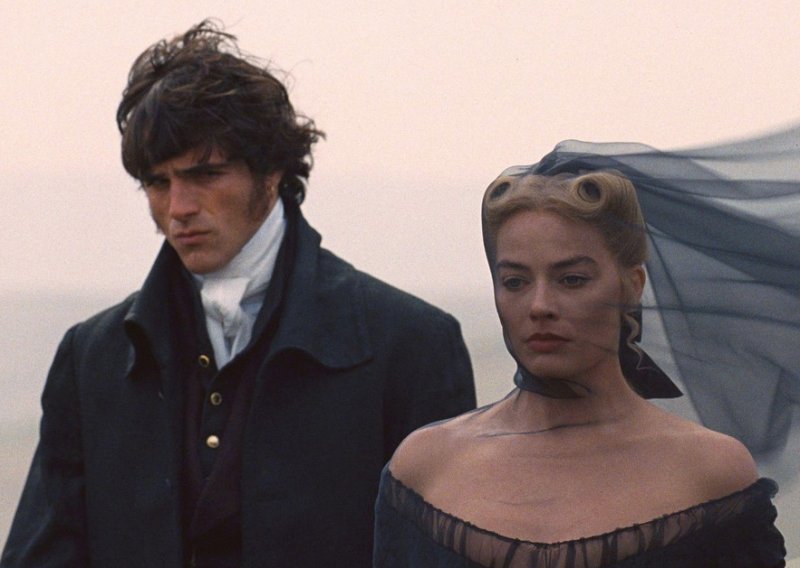 Zgodni glumac progovorio o kemiji s Margot Robbie