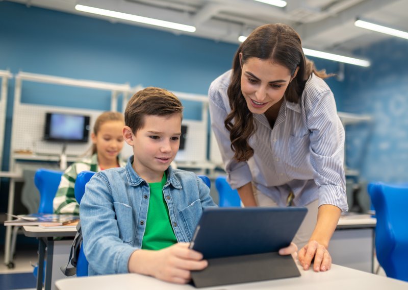 Većina učitelja u Hrvatskoj koristi umjetnu inteligenciju, ali traži dodatnu edukaciju
