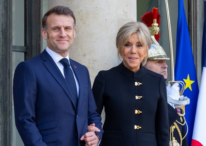 Ovo mogu samo Francuskinje: Prva dama spojila nespojivo i izgledala moćnije nego ikad