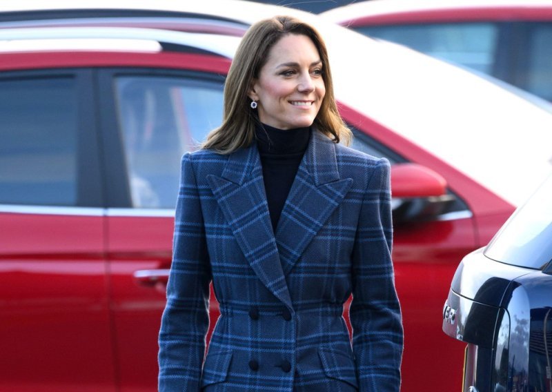 Klasični kaput za svaki dan: Kate Middleton s razlogom ne odustaje od ovog modela