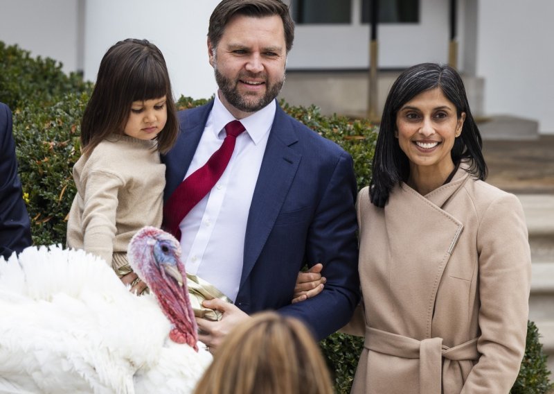 Druga dama SAD-a je trudna: Usha i JD Vance čekaju četvrto dijete