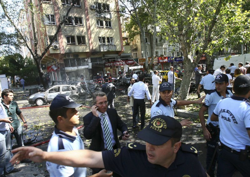 Najmanje troje ranjenih u eksploziji u Istanbulu