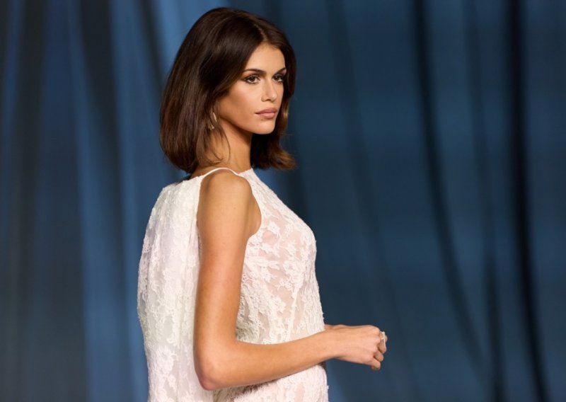 Ova frizura pomlađuje u jednom potezu, a ne morate se odreći duge kose