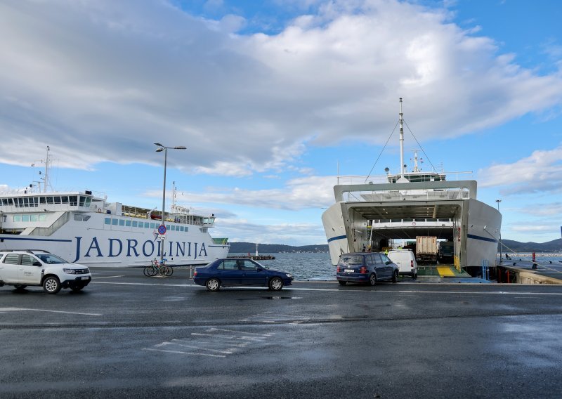 Domaćim morskim lukama se povećao broj brodova i robe, ali smanjio broj putnika