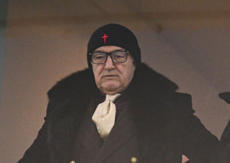 Uoči utakmice s Dinamom oglasio se kontroverzni vlasnik Steaue; evo što je poručio