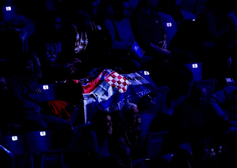 Hrvat i Srbin zajedno slavili golove hrvatske reprezentacije. Pogledajte hit fotografiju