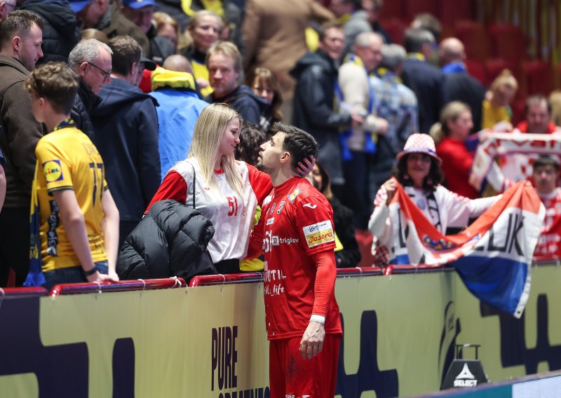 Kad ti je najteže, tražiš svoje: Naši rukometaši u Malmöu utjehu su našli u zagrljaju obitelji