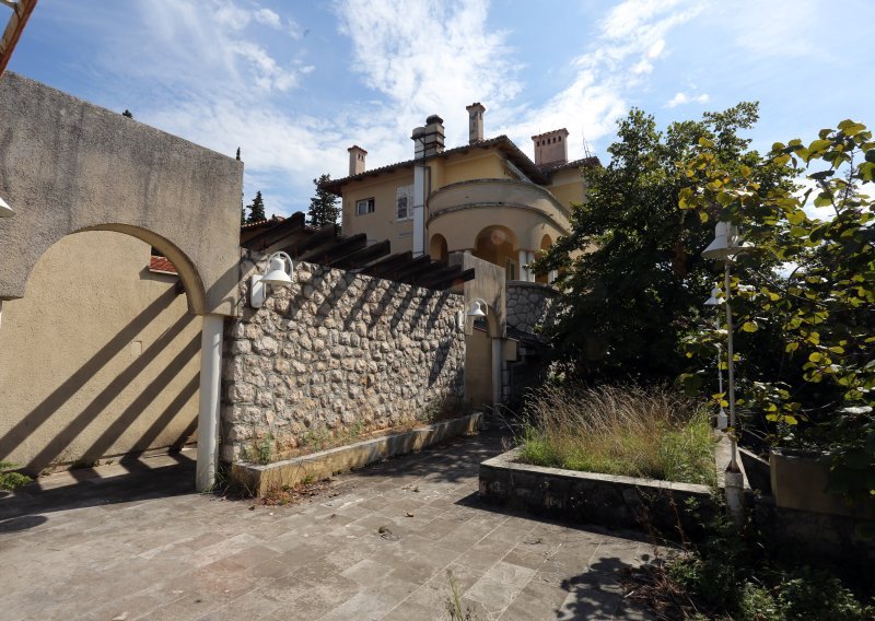 Država prodaje bivšu vojnu vilu uz more. Evo za koju cijenu