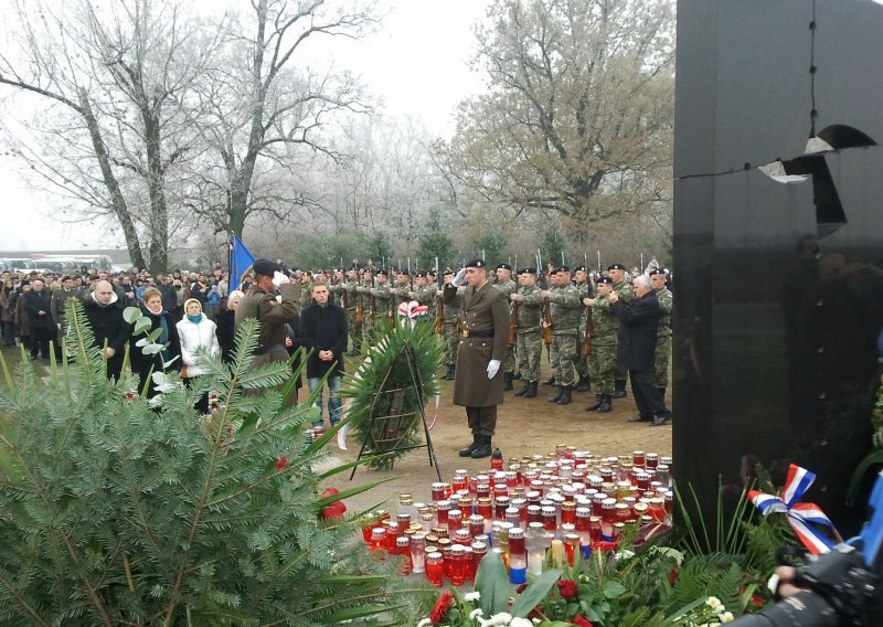 Josipovic pays tribute to Ovcara massacre victims