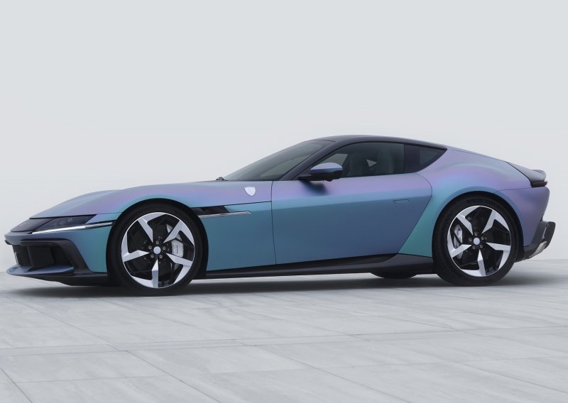 Ferrari 12Cilindri izrađen po mjeri: Dvosjed s V12 motorom inspiriran tradicijom i pokretan inovacijom