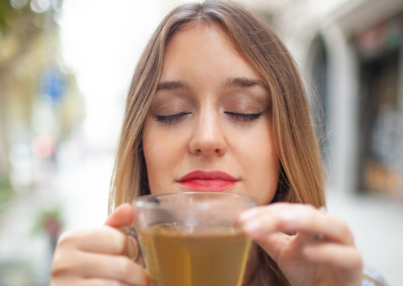 Zaboravite na lijekove: Ovo su čajevi koji prirodno čiste krvne žile od kolesterola