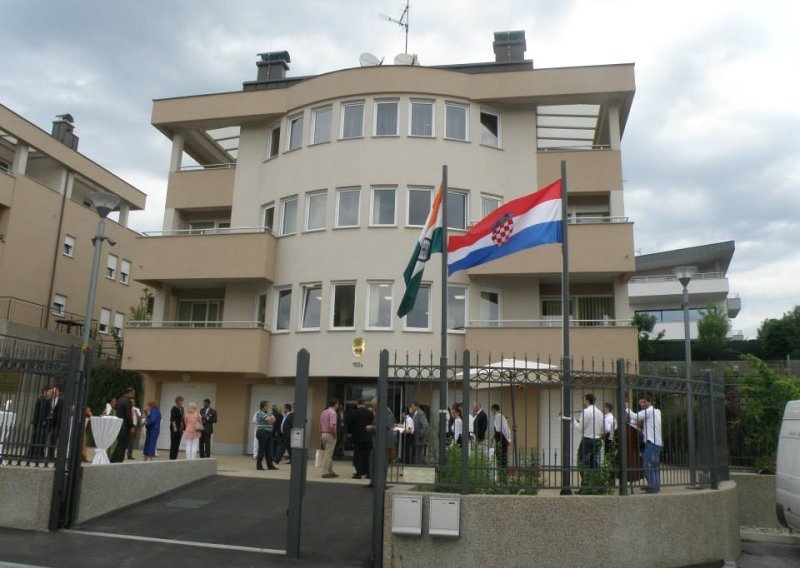Netko je vandalizirao Indijsko veleposlanstvo u Zagrebu? Traže pomoć hrvatskih vlasti