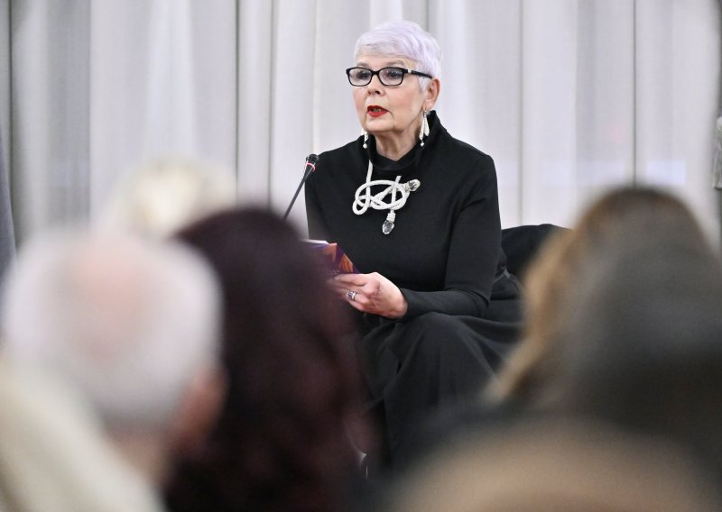 [FOTO] Bivši predsjednik, ministri i političari: Pogledajte tko je došao na promociju knjige Jadranke Kosor