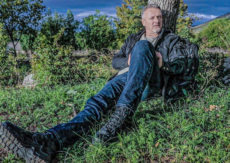 Thompson o rušenju bespravnih objekata: Ispričavam se suncu i mjesecu