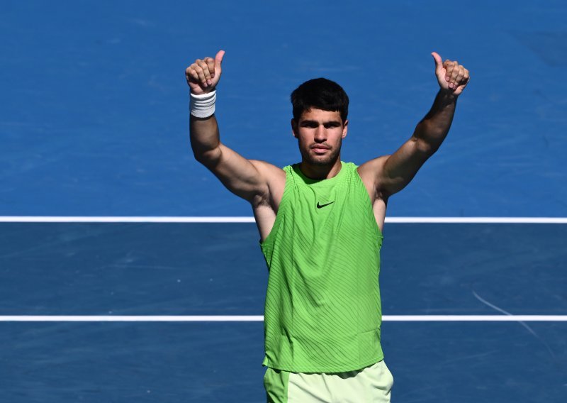 Carlos Alcaraz bez problema do osmine finala Australian Opena