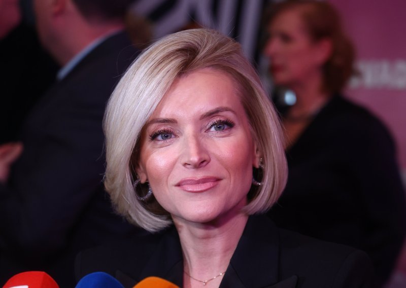 Prekrasna Anđelka ukrala sve poglede na premijeri, a evo i tko joj se pridružio