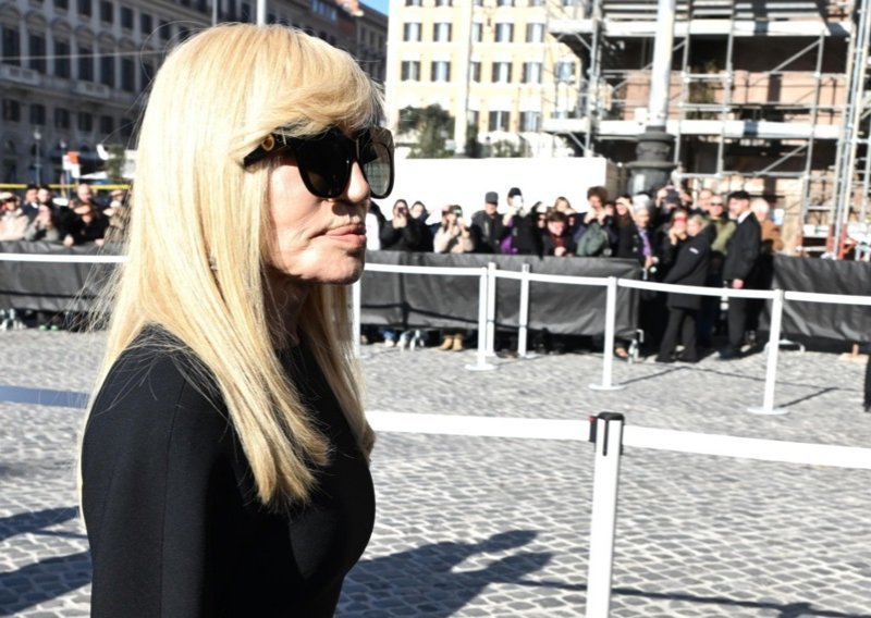 Tuga u Rimu: Na sprovod legendarnog Valentina stigle su najveće face