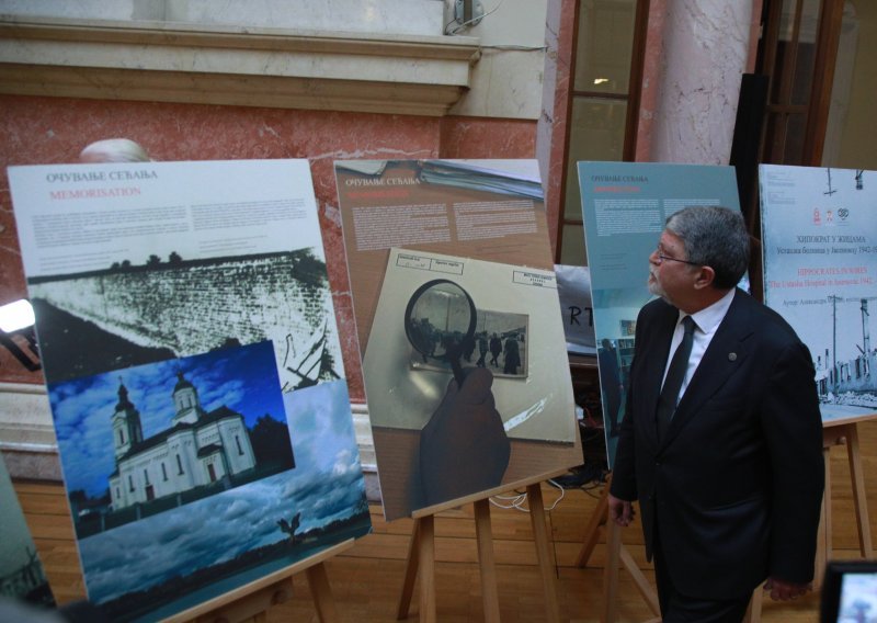 Tonino Picula usred Beograda gledao izložbu o Jasenovcu: Brnabić napravila skandal