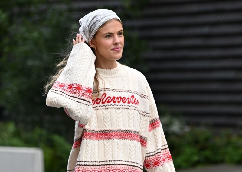 Povratak zimskog klasika: Ovako se nosi najpopularniji pulover sezone