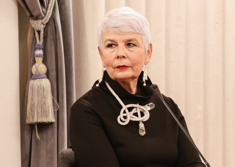 Odvažno izdanje Jadranke Kosor: Na vlastitu promociju stigla sa zmijom oko vrata