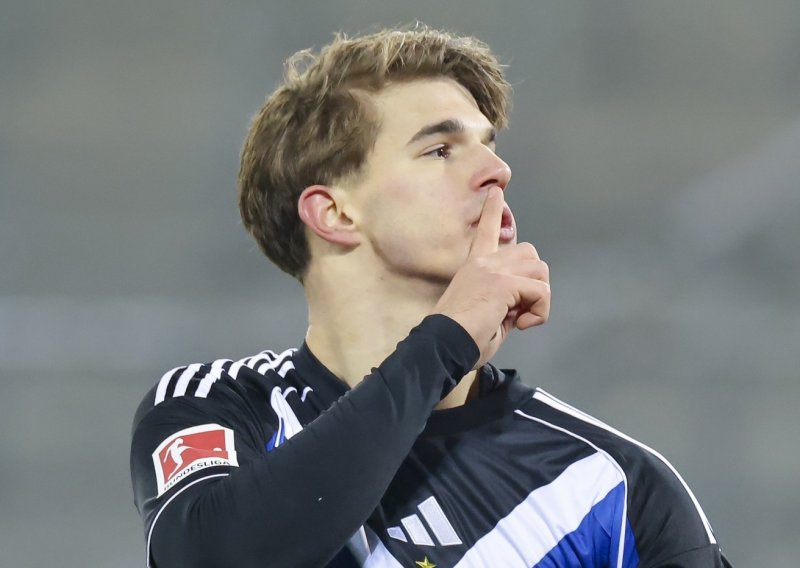 Otkriveno kakva je sramotna poruka navijača St. Paulija izbacila Luku Vuškovića iz takta