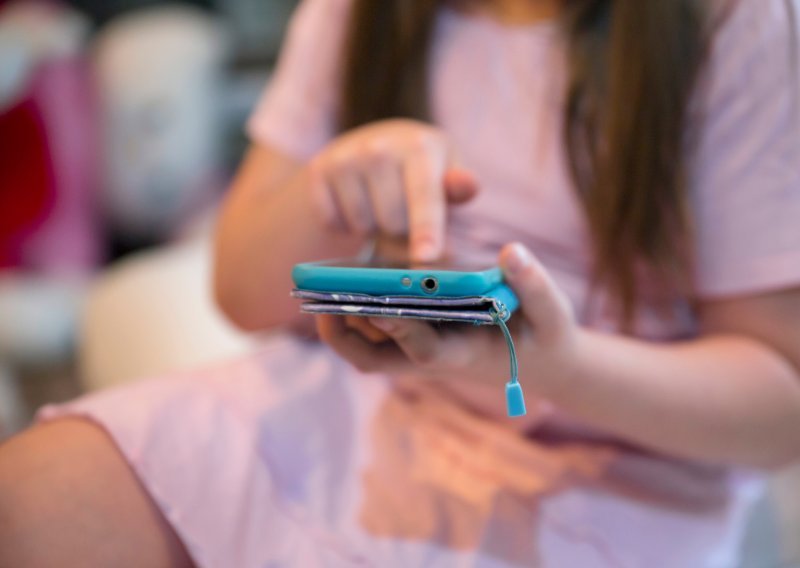 Znakovi koji otkrivaju da je vaše dijete ovisno o društvenim mrežama