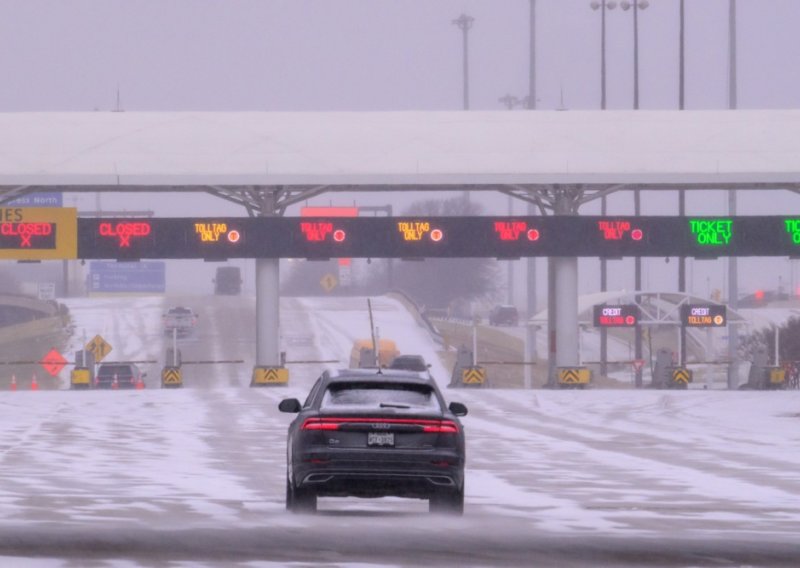 SAD na udaru 'povijesne' oluje: Trump povukao novi potez
