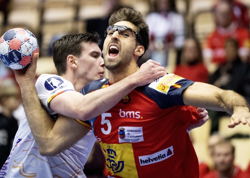 Svi se pitaju zašto zvijezda Eura nosi naočale: Iza toga se krije najtužnija priča prvenstva