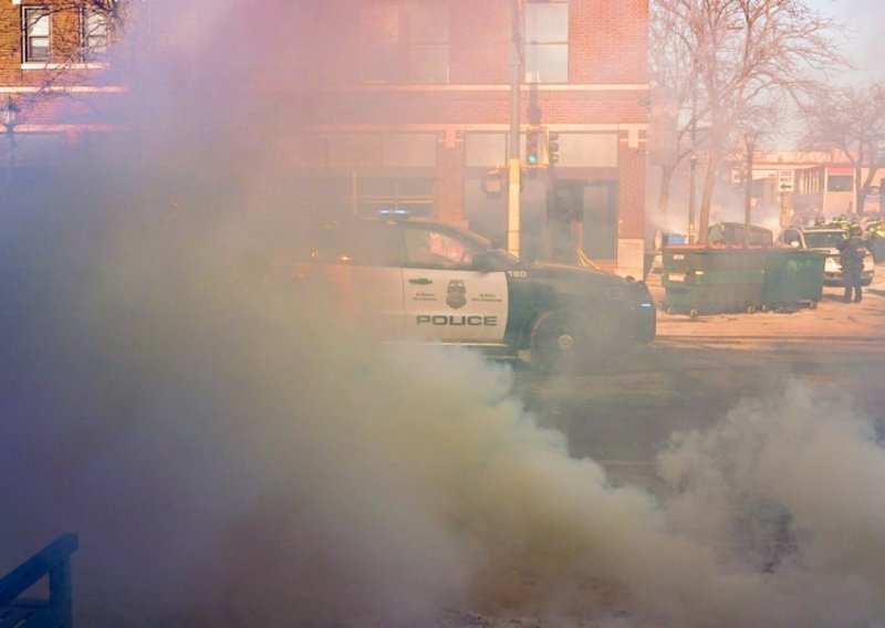 Trump napao gradonačelnika Minneapolisa: 'Potiču na pobunu'