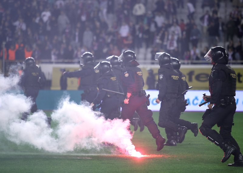 Evo kako je Torcida prevarila policiju na granici s BiH pa napala Delije