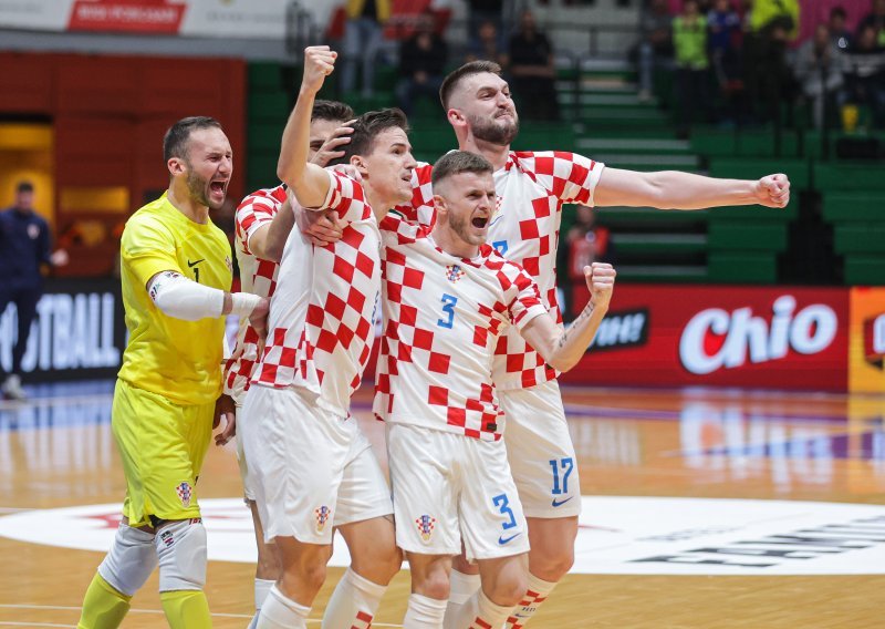 Hrvatska u nevjerojatnoj utakmici remizirala s Gruzijom; Jelovčić zapucao penal za pobjedu