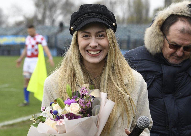 Okrenula se vjeri pa drastično promijenila imidž: Albina više nije plavuša