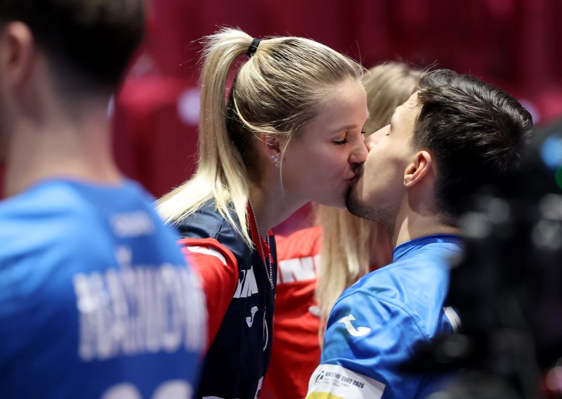 Pobjedu proslavili poljupcima: Naši zgodni rukometaši snimljeni sa svojim boljim polovicama