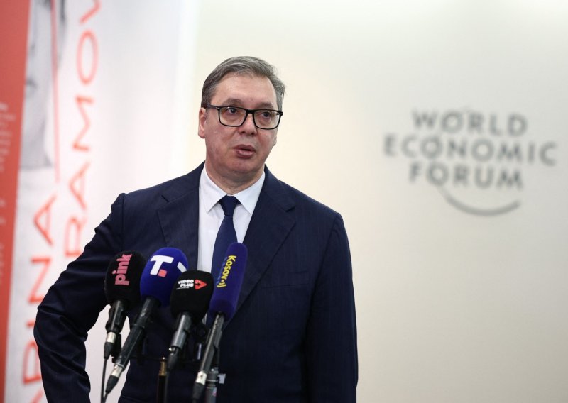 Vučić 'prao' srbijanske ministre: 'Što ste se vezali za kancelarije? Trči, bre, na teren odmah, nek' psuju ljudi!'