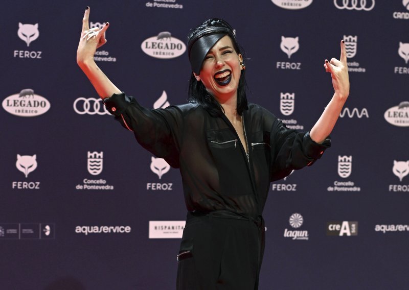 Ako ste ikad u panici smišljali stajling, ovaj chic kombinezon je sve što trebate