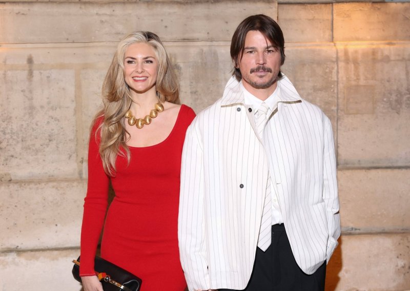 Svi su gledali samo u njih: Holivudski ljepotan ukrao show sa suprugom