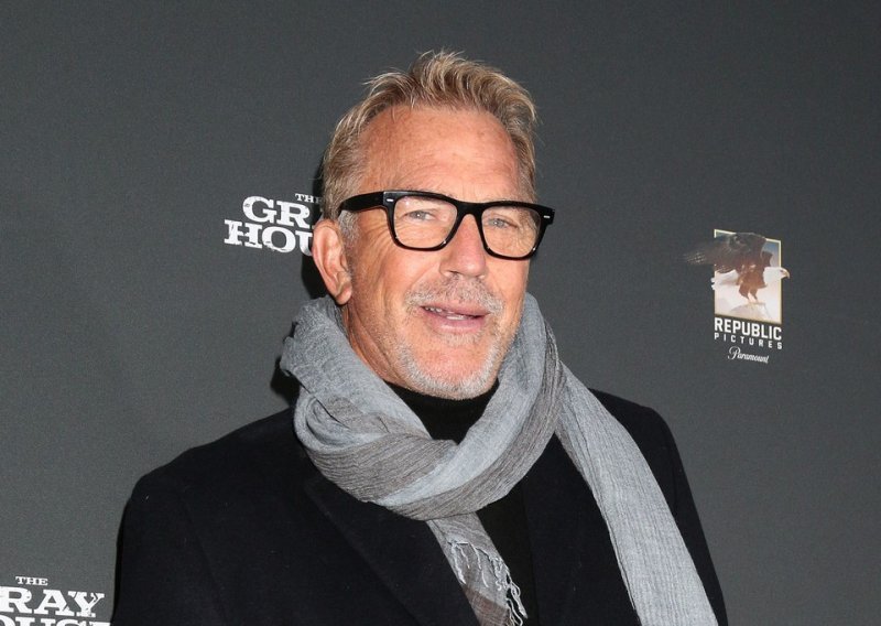Kevin Costner još jednom pokazao zašto je i u 72. godini života i dalje miljenik žena