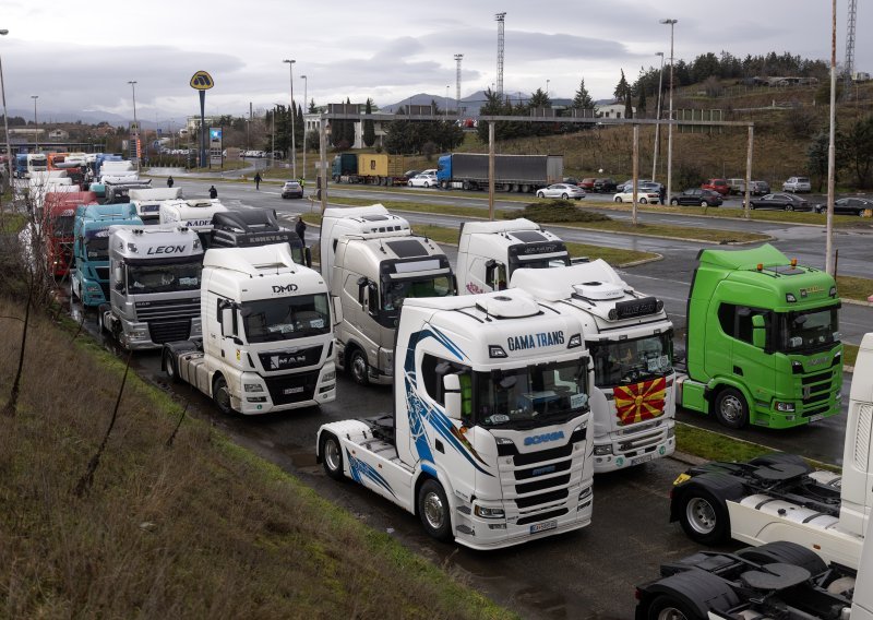 Prosvjed kamiondžija uzrokuje probleme: Crnoj Gori prijeti nestašica goriva